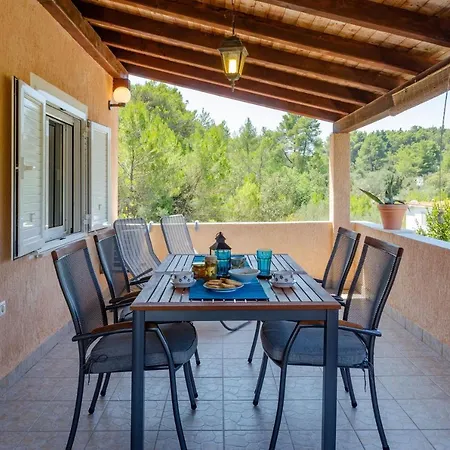 Namoru Gradina Vela Luka