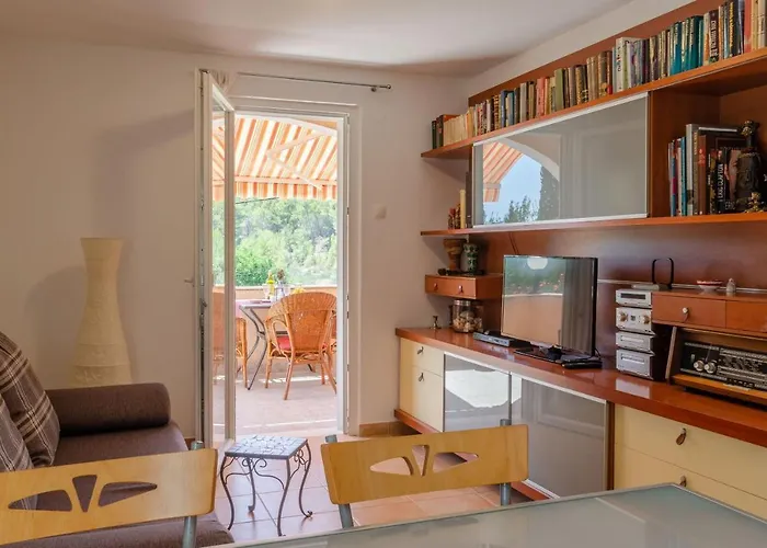 아파트 Namoru Gradina 벨라루카