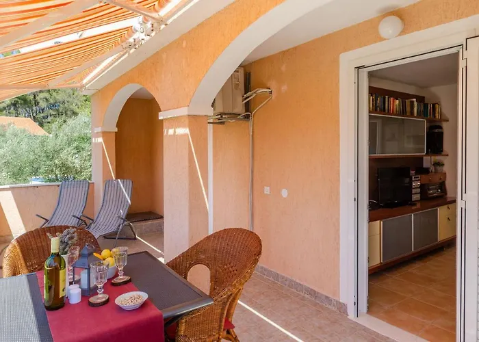 아파트 Namoru Gradina 벨라루카